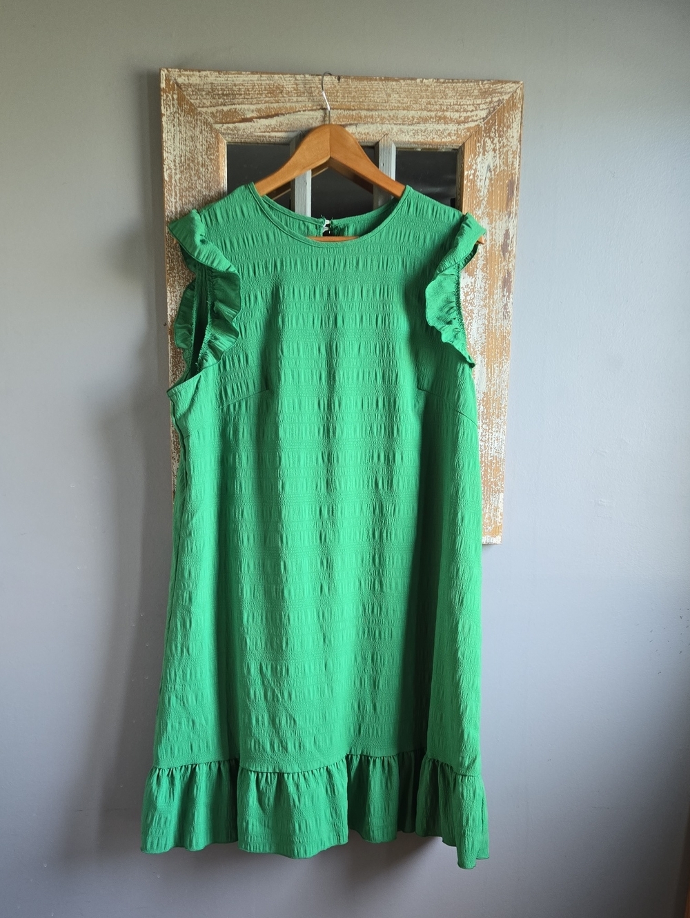 Womens Bright Green Ruffle Sleeve Dress. XL